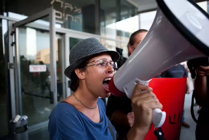 "צודקים דוברי המחאה שאומרים שאי אפשר להפריד בין כלכלה לפוליטיקה"