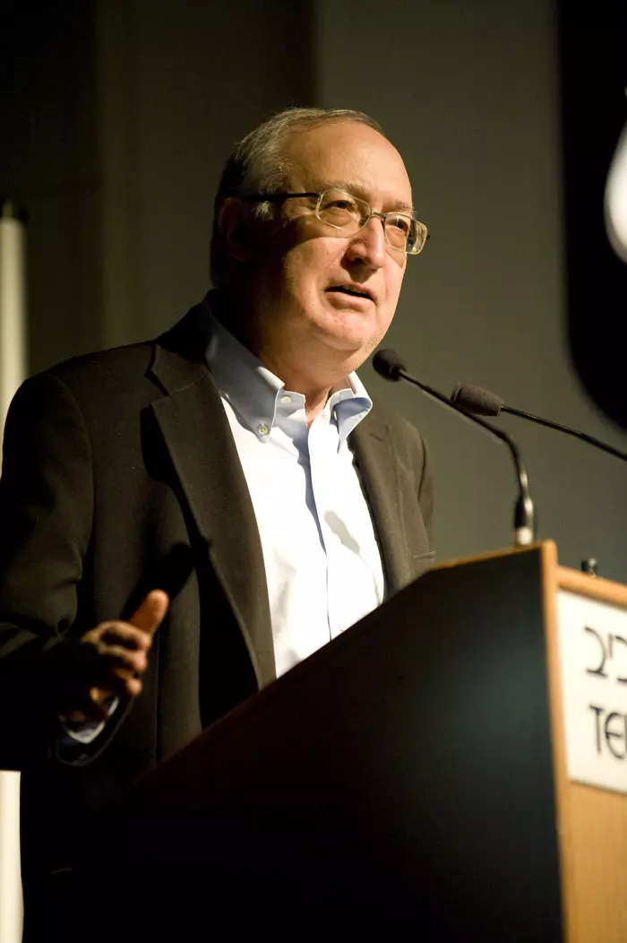 "מחפשים פתרונות קלים", פרופ' טרכטנברג