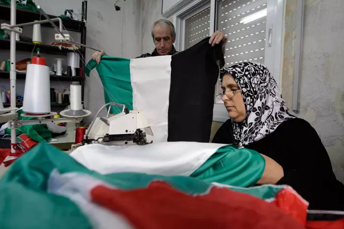 "הישראלים והפלסטינים זקוקים להגדרה חד-משמעית של גבול מוצק" מפעל דגלים בגדה נערך להכרזה באו"ם