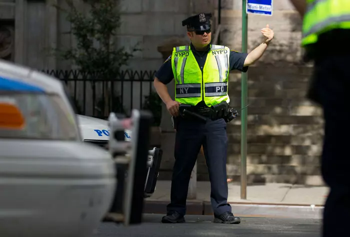 נוכחות מוגברת של המשטרה בשבועות האחרונים סביב מתקני מדינת ישראל ובתי כנסת בניו יורק, למרות שלא היו איומים נקודתיים