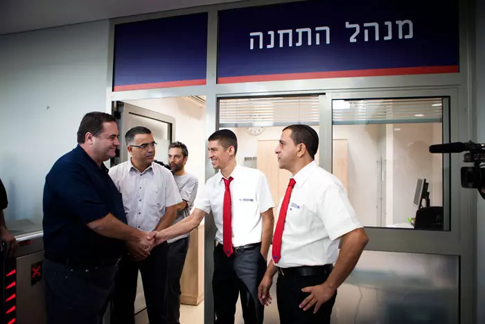 שר התחבורה ישראל כץ בהשקת קו הרכבת לראשון לציון