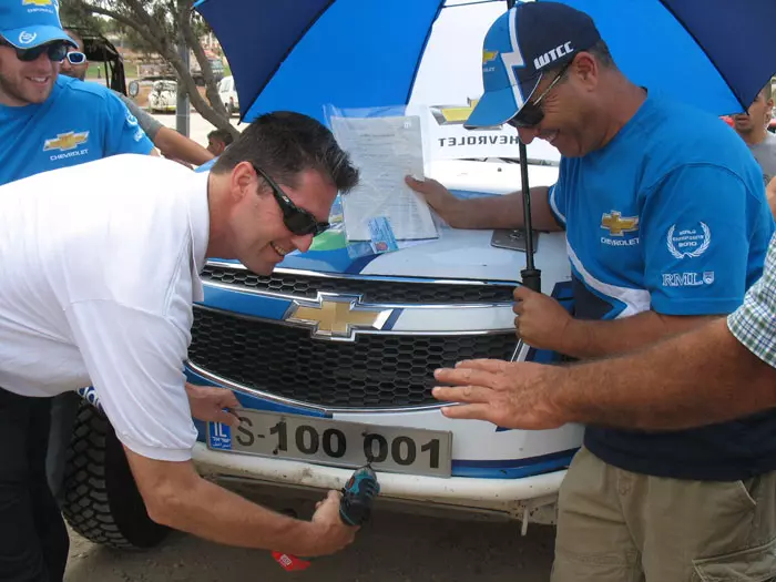 מכונית המירוץ החוקית הראשונה, אבל איפה המירוצים?