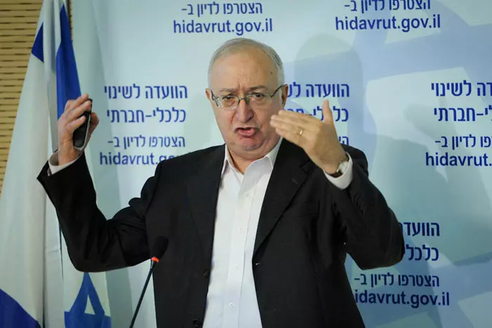 "המחאה החברתית אינה יכולה לומר ברצינות שהמלצות טרכטנברג חסרות ערך, אלא שהיא מציעה תוכנית חלופית יעילה ממנה". טרכטנברג, אתמול