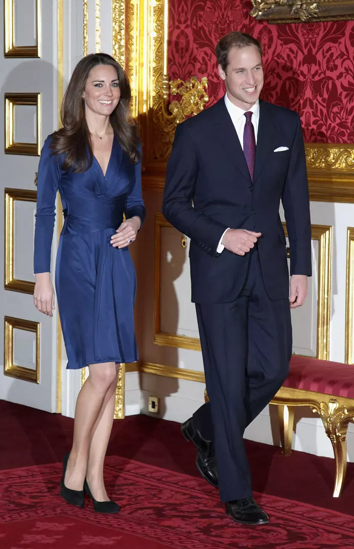 קייט מידלטון והנסיך וויליאם מגיעים להכרזה הרשמית על אירוסיהם, 16 נובמבר 2010