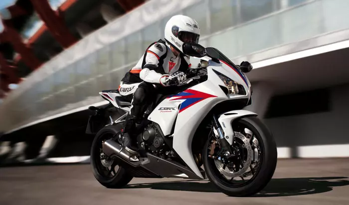 הונדה CBR 1000 RR מקבל מערך מתלים חדש ומתקדם