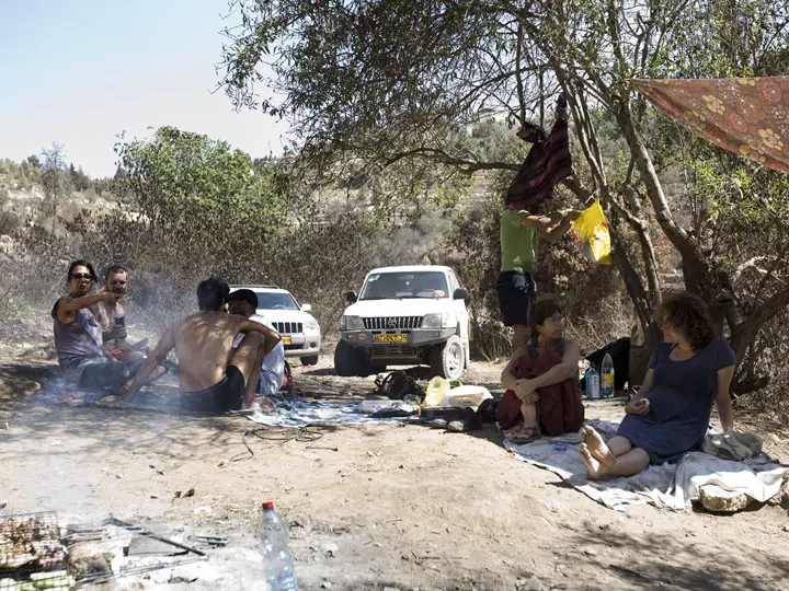 מחר - ירידה בטמפרטורות. מטיילים באזור ירושלים, היום