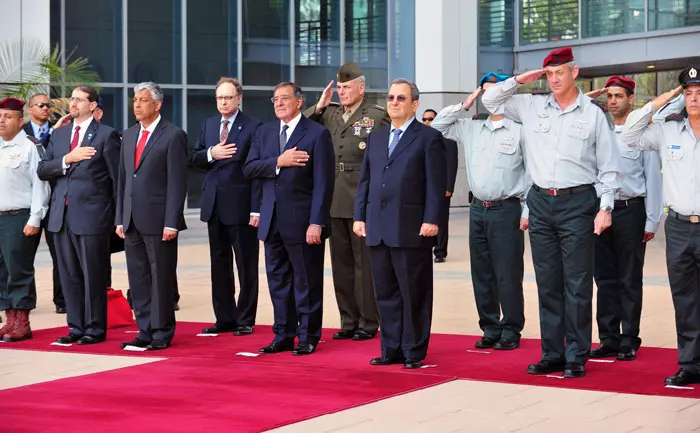 פנטה: "אין לי כל מידע ספציפי המעיד על כך שהאירנים קיבלו החלטה כזאת או אחרת לגבי בנייה של נשק גרעיני". גנץ, ברק ופנטה