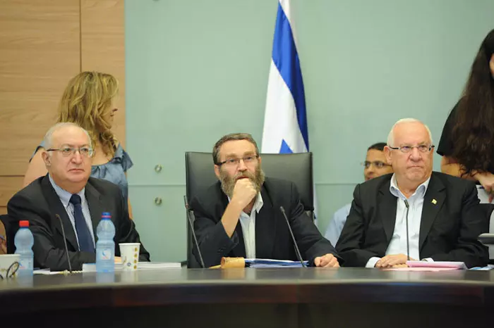 "מדובר בהעברת תקציבים שנבעו מתת-ביצוע של המשרדים השונים". יו"ר הוועדה, גפני