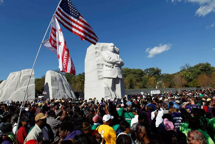 הפגנת המחאה בבירה וושינגטון, ליד אנדרטת מרטין לותר קינג