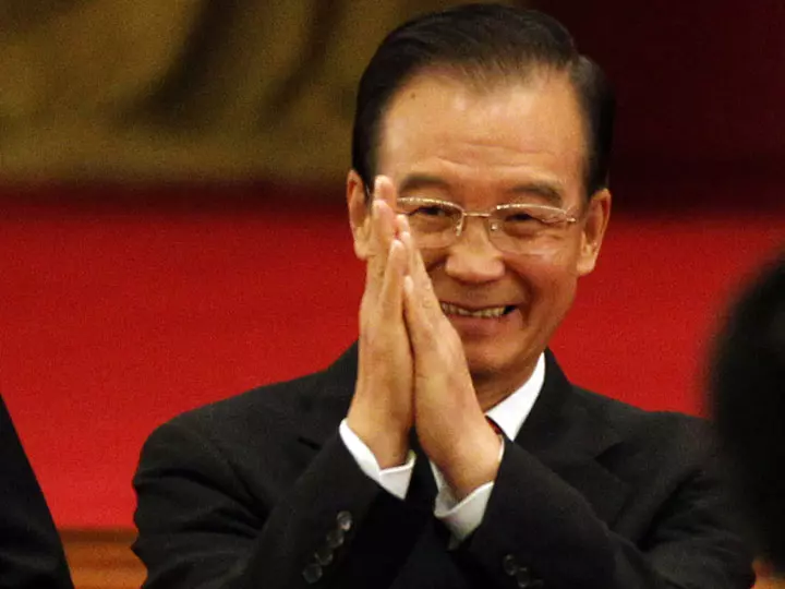 נכסיו ונכסי משפחתו נאמדים על פי התחקיר ביותר מ-2.7 מיליארד דולר. ראש ממשלת סין