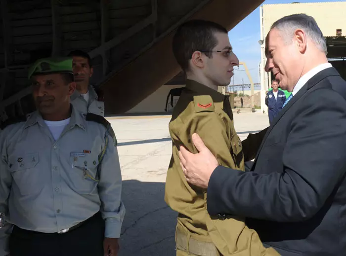 יודה לראש הממשלה. נתניהו ולשליט ביום השחרור