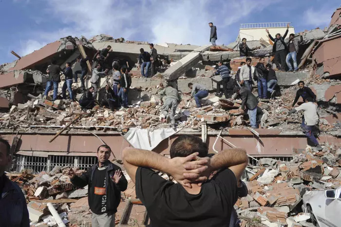הערכות: עד אלף הרוגים באירוע. רעידת האדמה בטורקיה