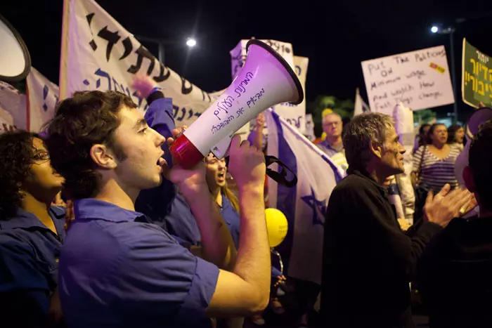 "הלוואי וגם הייתם מכניסים הסדר שלום ועוד כמה דברים שאני מאמינה בהם על הדרך". מחאת האוהלים