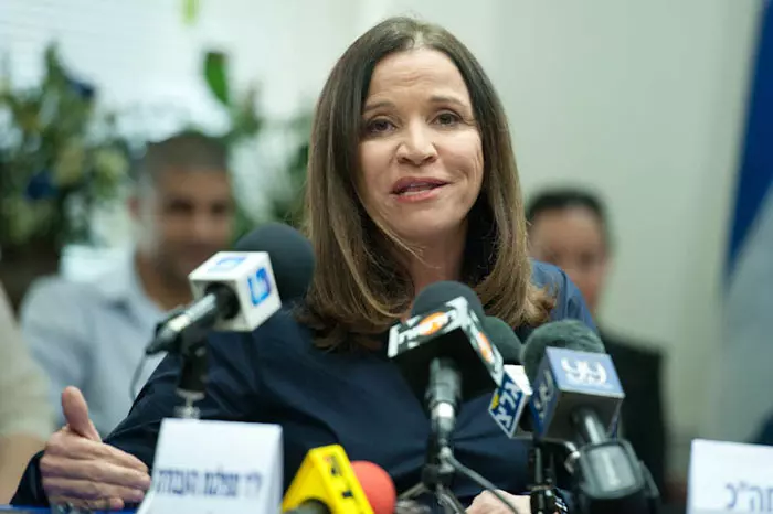 "כולנו צריכים לשנס מותניים". יחימוביץ'