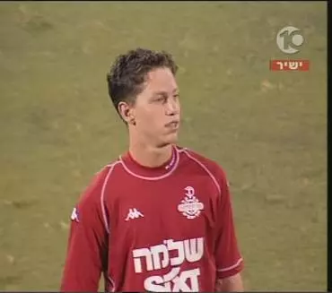 השאיר את דומב על הספסל. אבי סופר