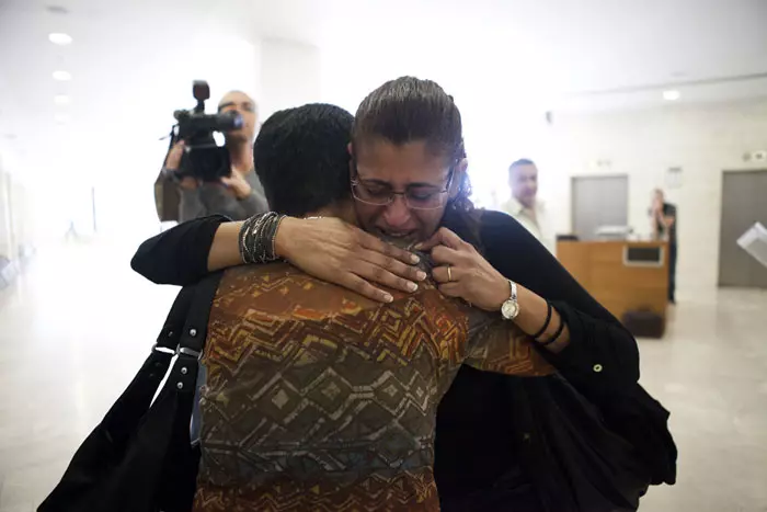 בני משפחתה של ענבל עמרם בבית המשפט, הבוקר