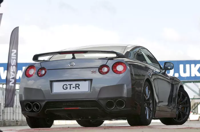 ניסאן GT-R 2012