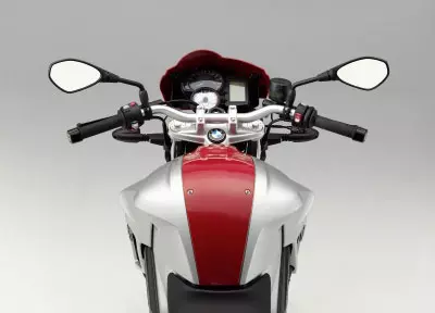 אופנוע הבסיס של ב.מ.וו מקבל נגיעות עיצוב חדשות