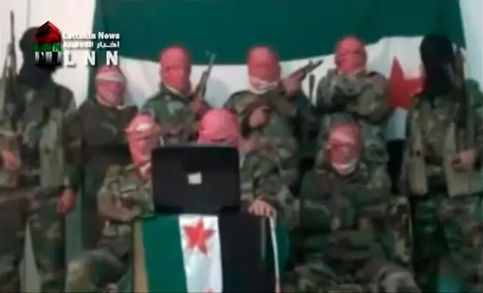 עריקים מצבא סוריה, מתוך סרטון שהועלה אתמול לרשת בו הם מבטיחים להגן על אזרחי סוריה מפני השלטון
