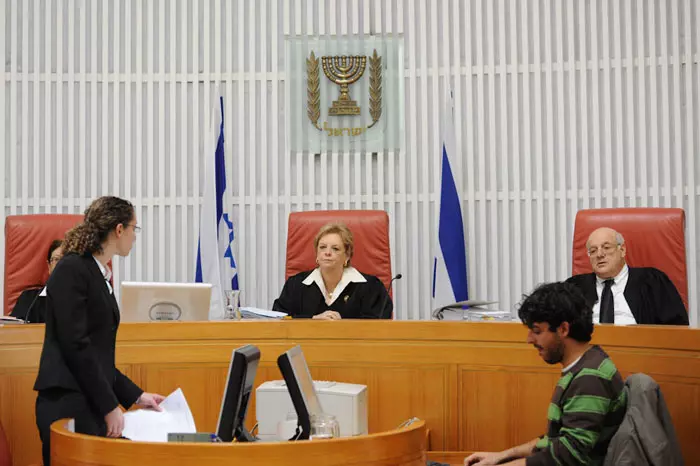 העובדה שהוא "עוקף בג"ץ" כלל אינה נימוק רלוונטי. בית המשפט העליון