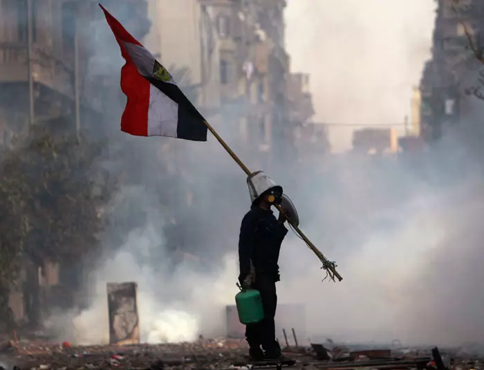 החשש הגדול ביותר של אזרחים מצרים רבים הוא השתלטות איסלמית על הפרלמנט ועל המדינה. בחירות דמוקרטיות על רקע המהומות. המהומות בקהיר, אתמול