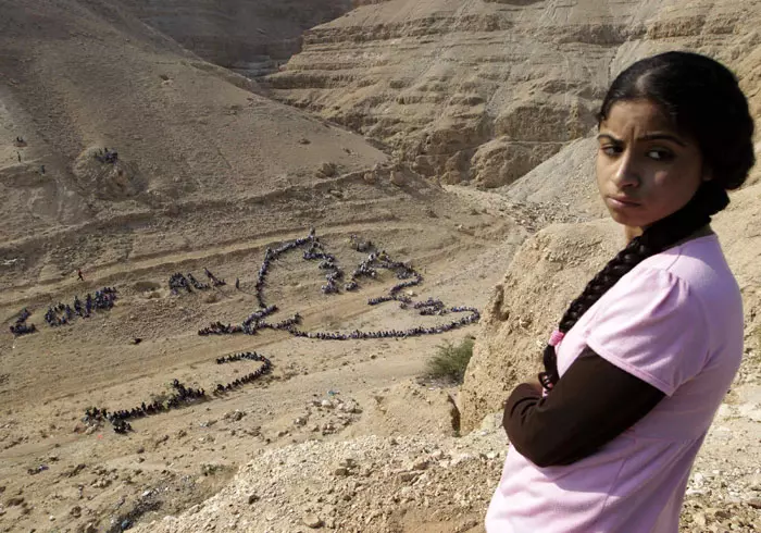 ילדים במיצג של אונר"א. אילון טוען כי האו"ם נכשל בתפקידו בטיפול בפלסטינים