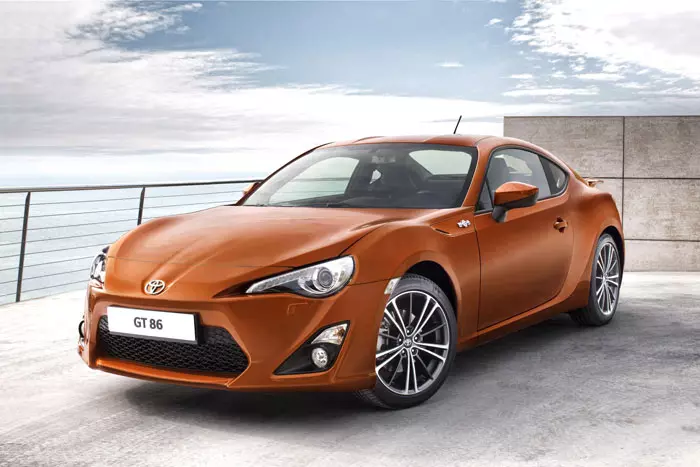 הבדלים קלים מול סובארו BRZ. טויוטה GT 86