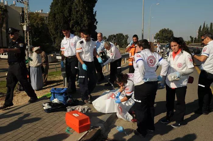 צוותי מגן דוד אדום ומתנדבי זק"א הגיעו למקום וניסו לבצע החייאה בילד ללא הצלחה