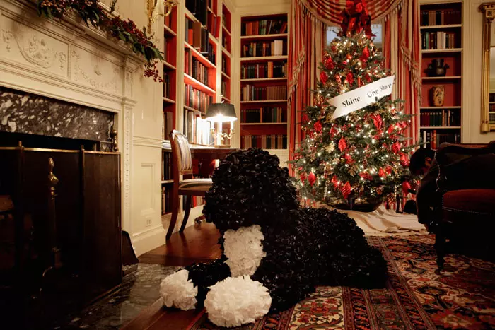קישוט חג המולד בצורת הכלב בו