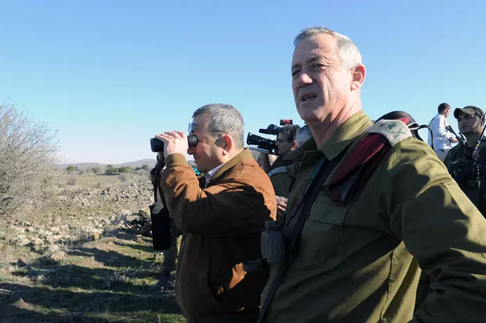 "אמר ברק השני שמחצית העם נשים, שותקות ועושות את פקודות בעליהן ושאלתי איזה מן שלטון יש לכם, וגנץ אמר ביידיש שדמוקרטי"