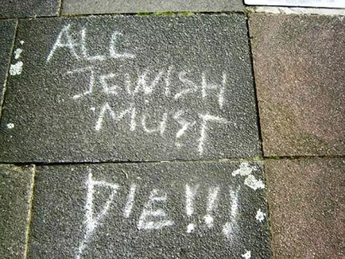 "כל היהודים צריכים למות". גרפיטי בלונדון, 2009