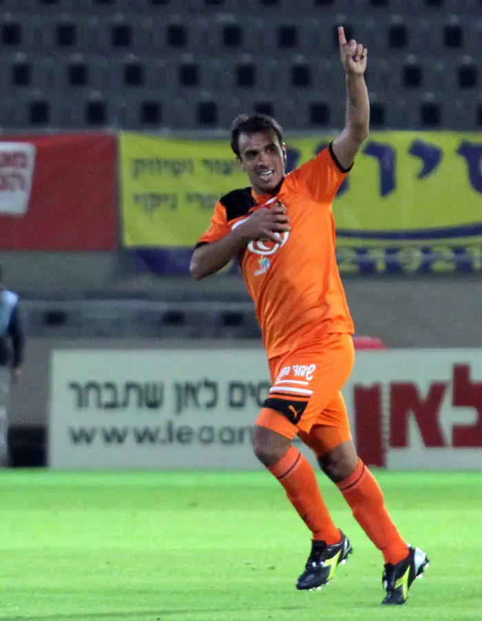 בני יהודה משוועת לשערים שלו. פדרו גלבאן