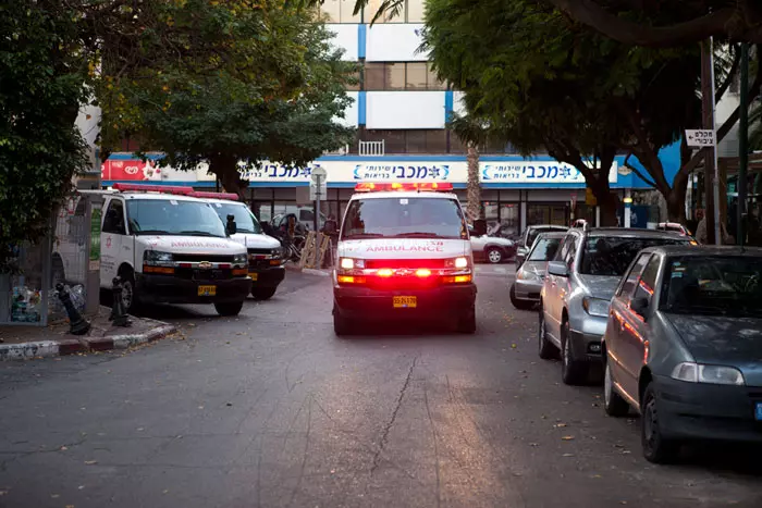 לדירתה הוזעקו כוחות מגן דוד אדום שפינו אותה במצב קשה אל בית חולים העמק בעפולה