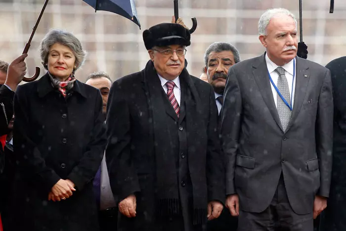 הגשם והקור לא הרתיע רבים מלהגיע לטקס. אבו מאזן עם שר החוץ הפלסטיני ריאד מאלכי ומזכ"ל אונסק"ו, אירינה בוקובה