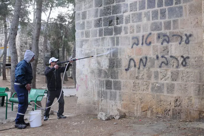 ברוח האווירה הציבורית. המסגד שהוצת בירושלים