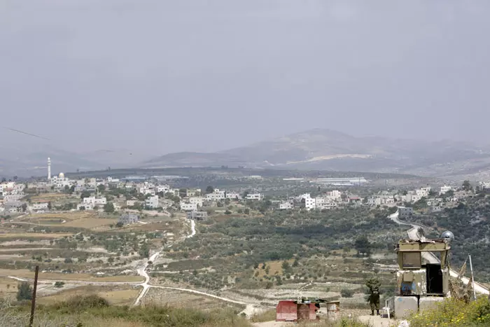 שני מבנים השנויים במחלוקת ייבדקו על ידי המנהל האזרחי עד 1 במאי. רמת גלעד