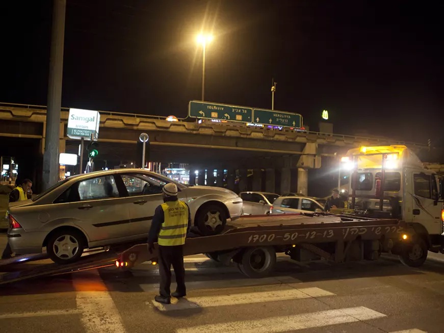 כ-40 מכוניות נתקעו בשל תקלה במנוע. פינוי הרכבים מכביש החוף, אמש