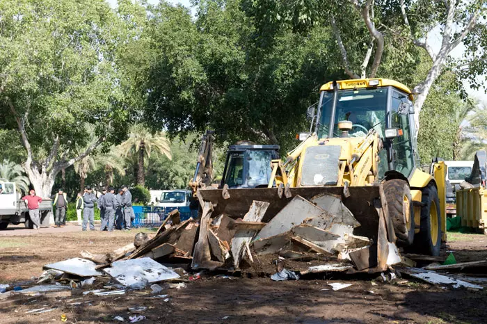 "הגיעו הבוקר פקחים ופינו אותי ואת כל הציוד שלי". הפינוי הבוקר