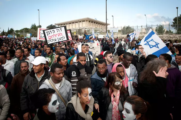 יוצאי אתיופיה מפגינים נגד גזענות בירושלים, ינואר 2012