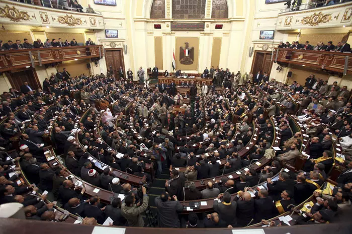 498 מושבים,  235 מהם לאחים המוסלמים. טקס הפתיחה, היום בקהיר