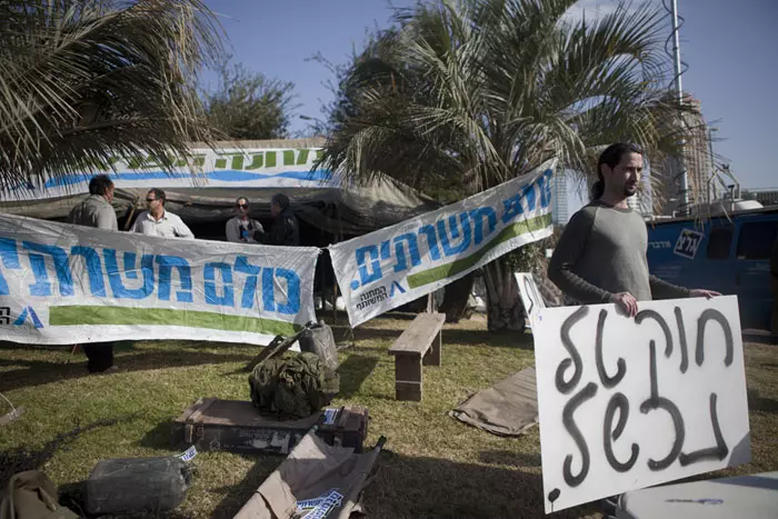 מאבק "אוהל הפראיירים" נגד חוק טל