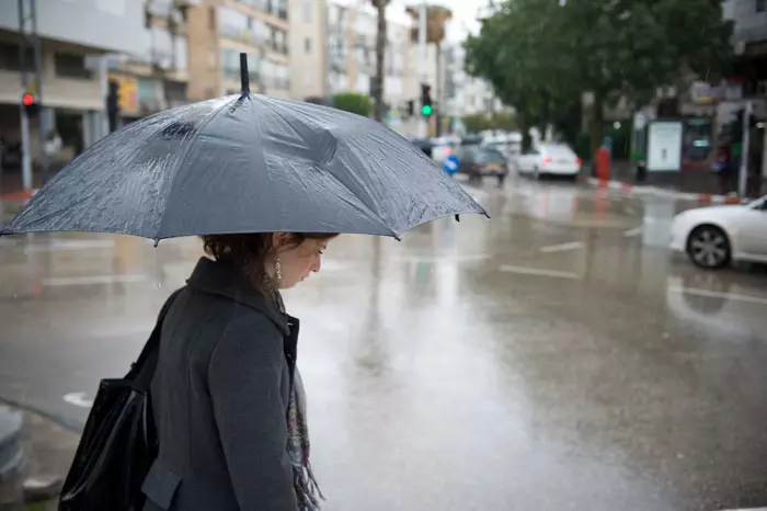 גשם מקומי בצפון שיתחזק בלילה ויתפשט למרכז