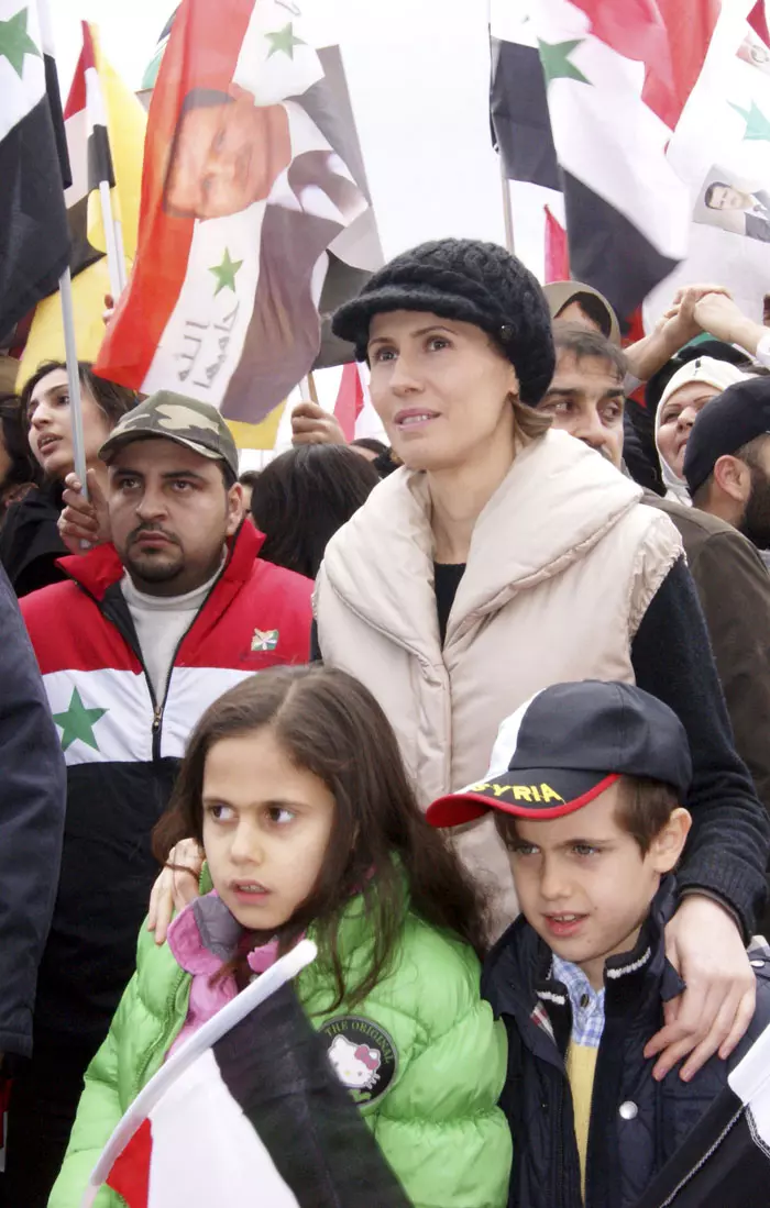 אסמה אסד במהלך הפגנת תמיכה בבעלה בחודש שעבר בדמשק