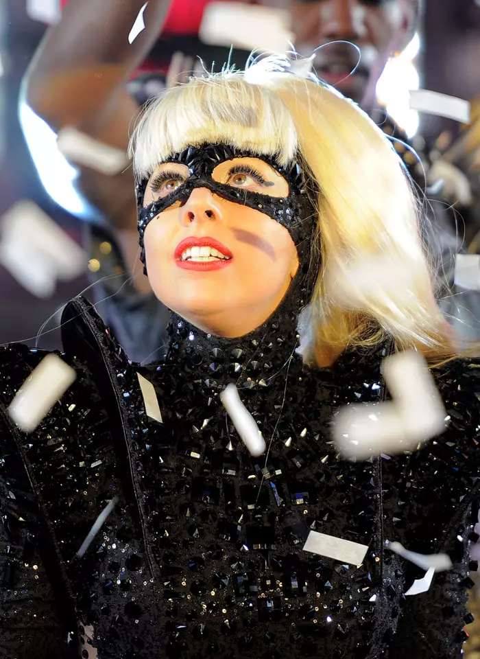 ליידי גאגא מופיעה בערב ראש השנה החדשה בכיכר טיימס בניו יורק, 31 ינואר 2011