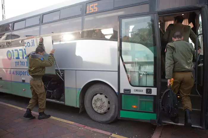 נהגים גזעניים?