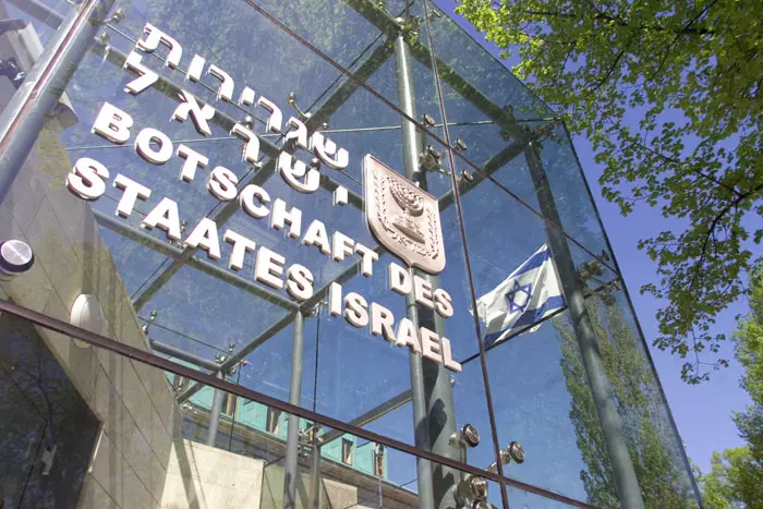 פונקציה של "שירות לקוחות" בלבד. שגרירות ישראל
