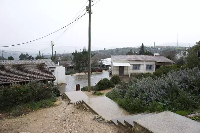 המשך מפעל ההתנחלות בשטחי יהודה ושומרון עלול ליצור מציאות בלתי הפיכה שתשאיר אותנו חבוקים עם בני דודינו הפלסטינים תחת קורת גג מדינתית אחת. ההתנחלות איתמר