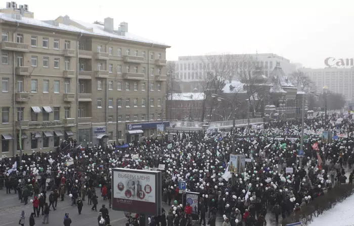 מאות אלפים הפגינו נגד מפלגתו של פוטין