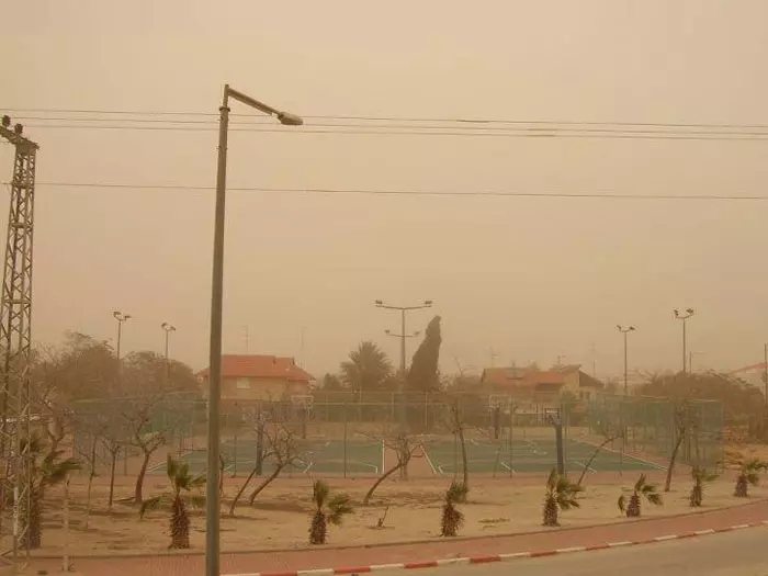 "פעם היו כאן אירועים. הייתה עיר. היום אין כלום. מה שיש  מתמוטט. העיר מתה", אופקים