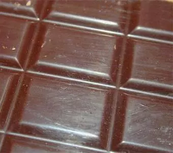 שוקולד. 100 גרם ביום